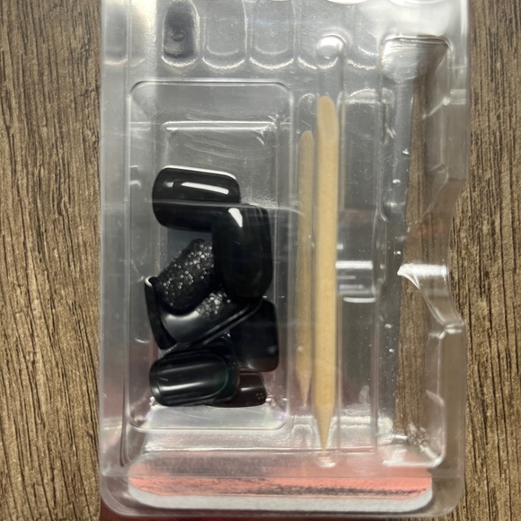 Red Aspen Nail dash press on nail bundle, set of 4, two used - Picture 7 of 7